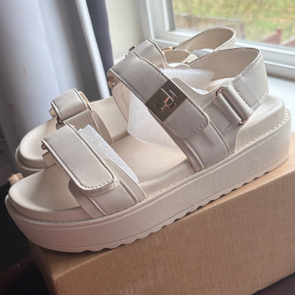 Women's Cream Platform size 7 Sandals